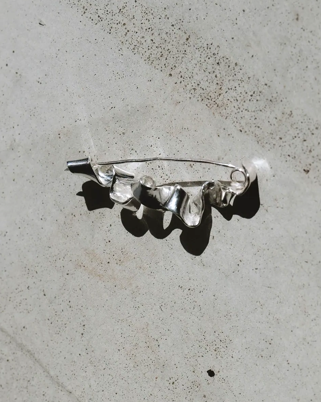 Crinkled Ribbon Brooch